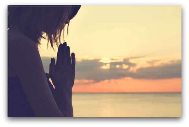 woman-sunrise-prayer